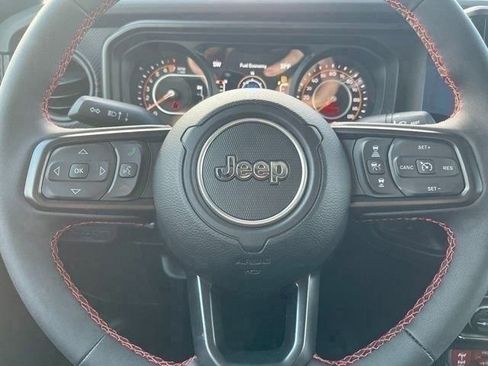 Used 2024 Jeep Gladiator Rubicon w/ Convenience Group image 22