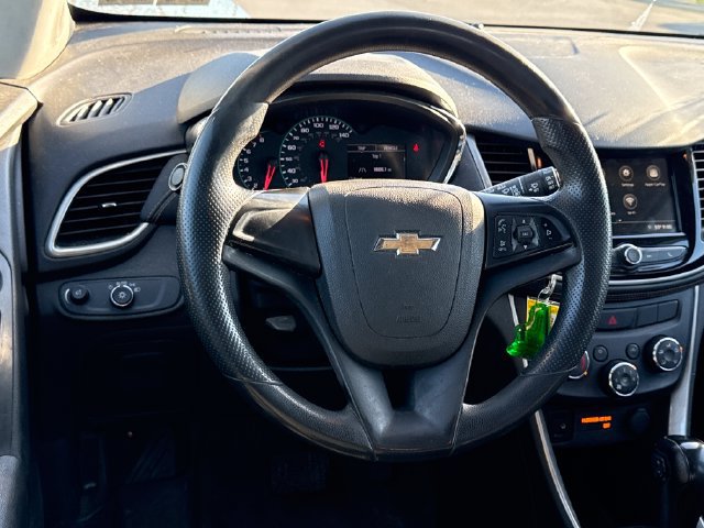Used 2018 Chevrolet Trax LS AWD/4WD image 21