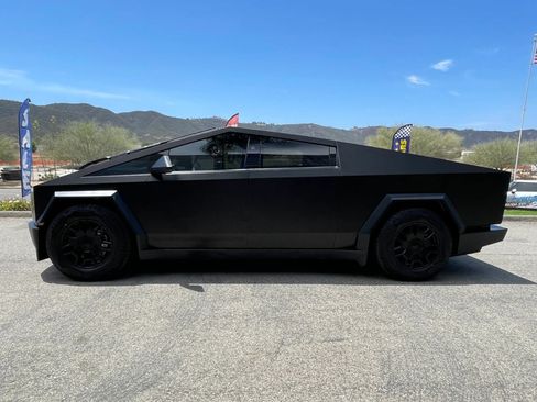Used 2025 Tesla Cybertruck Cyberbeast AWD/4WD image 8