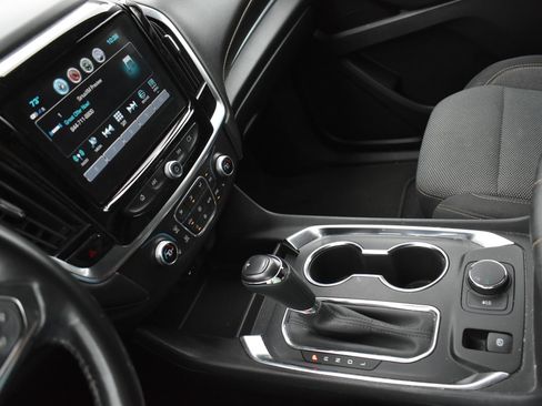 Used 2018 Chevrolet Traverse LT FWD image 21