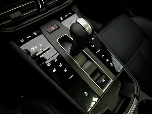 Used 2025 Porsche Macan image 37