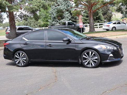 Used 2020 Nissan Altima 2.5 SR w/ Premium Package FWD image 2