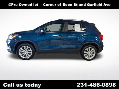 Used 2020 Chevrolet Trax Premier AWD/4WD image 2