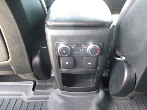 Used 2020 Ford Explorer XLT w/ Equipment Group 202A AWD/4WD image 35