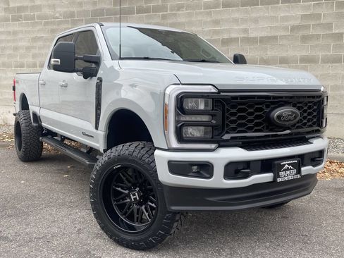 Used 2025 Ford F350 XLT w/ Black Appearance Package image 2