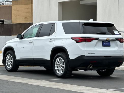 Used 2022 Chevrolet Traverse LS FWD image 5