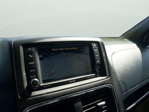 Used 2017 Dodge Grand Caravan SXT w/ Driver Convenience Group FWD image 24