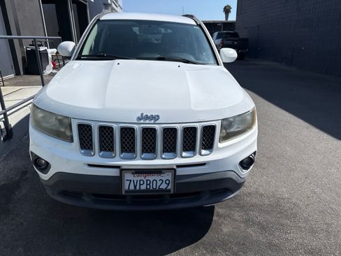 Used 2014 Jeep Compass Latitude FWD image 5