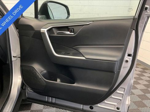 Used 2021 Toyota RAV4 XLE w/ Convenience Package image 25