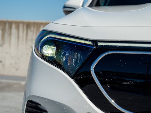 Certified 2023 Mercedes-Benz EQB 300 4MATIC image 8
