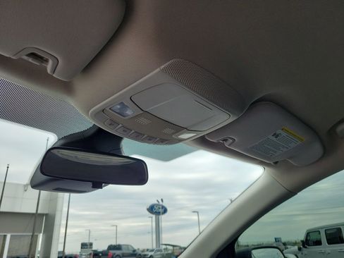 Certified 2021 Ford Edge SE FWD image 30