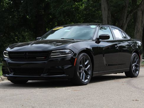 Used 2020 Dodge Charger SXT w/ Blacktop Package RWD image 3