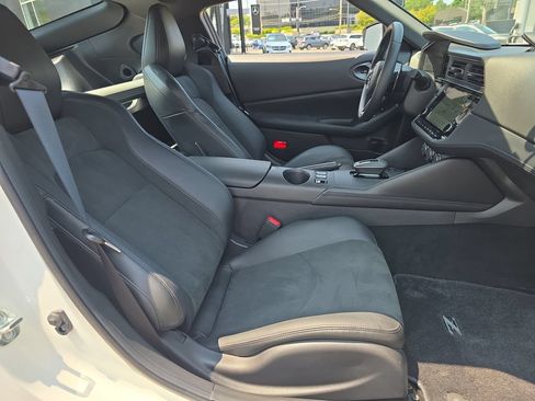 Used 2025 Nissan Z Performance w/ Floor Mat Package RWD image 13