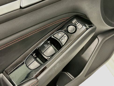 Used 2023 Nissan Altima 2.5 SR FWD image 15