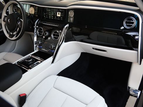 New 2026 Rolls-Royce Cullinan AWD/4WD image 18