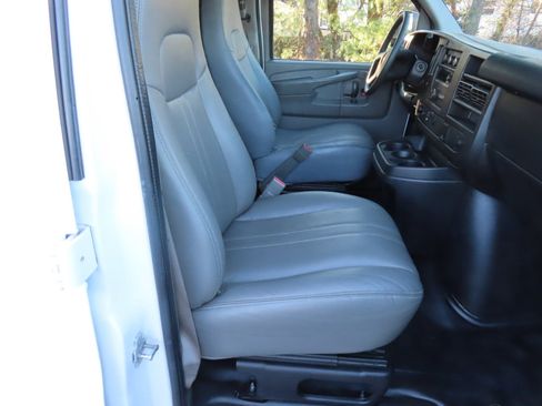 Used 2015 Chevrolet Express 2500 image 16