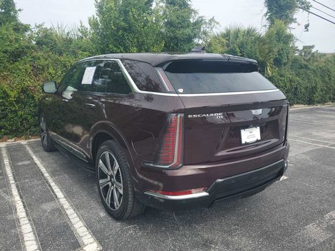 Used 2025 Cadillac Escalade IQ Luxury 2 AWD/4WD image 3