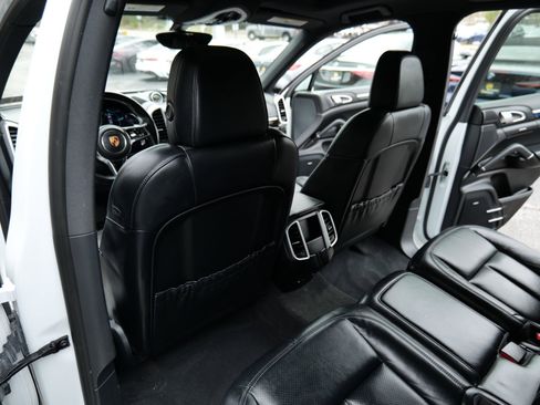 Used 2016 Porsche Cayenne image 49
