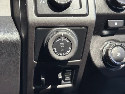 Used 2017 Ford F150 XLT w/ Equipment Group 302A Luxury AWD/4WD image 18