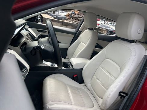Used 2019 Jaguar E-PACE SE image 13