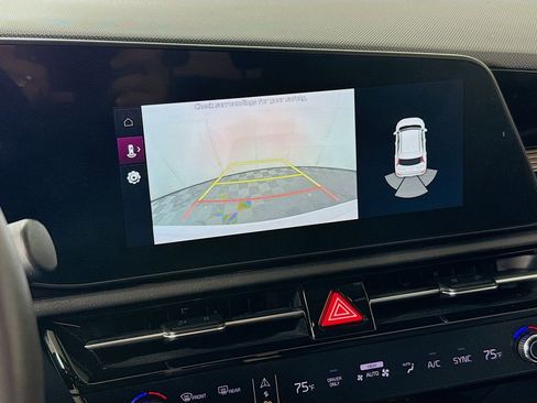 Used 2023 Kia Niro EX image 14