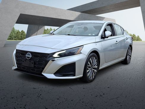 Used 2023 Nissan Altima 2.5 SV image 3