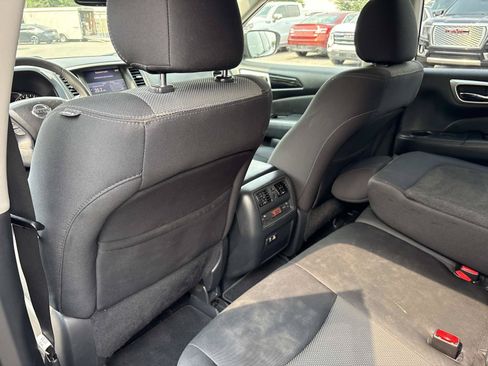 Used 2019 Nissan Pathfinder SV AWD/4WD image 31