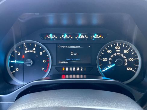 Used 2016 Ford F150 XLT w/ Equipment Group 302A Luxury AWD/4WD image 12