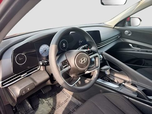 Used 2024 Hyundai Elantra SEL FWD image 11