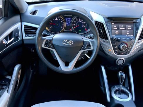 Used 2013 Hyundai Veloster w/Gray Int image 6