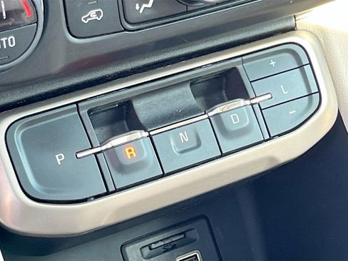 Used 2022 GMC Acadia Denali w/ Denali Ultimate Package image 17