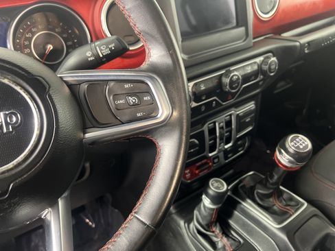 Used 2018 Jeep Wrangler Unlimited Rubicon w/ Steel Bumper Group image 16