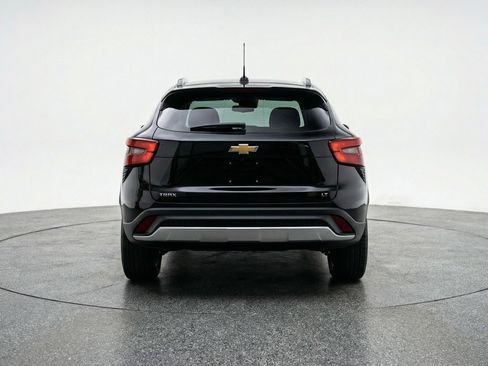 Used 2025 Chevrolet Trax LT FWD image 7