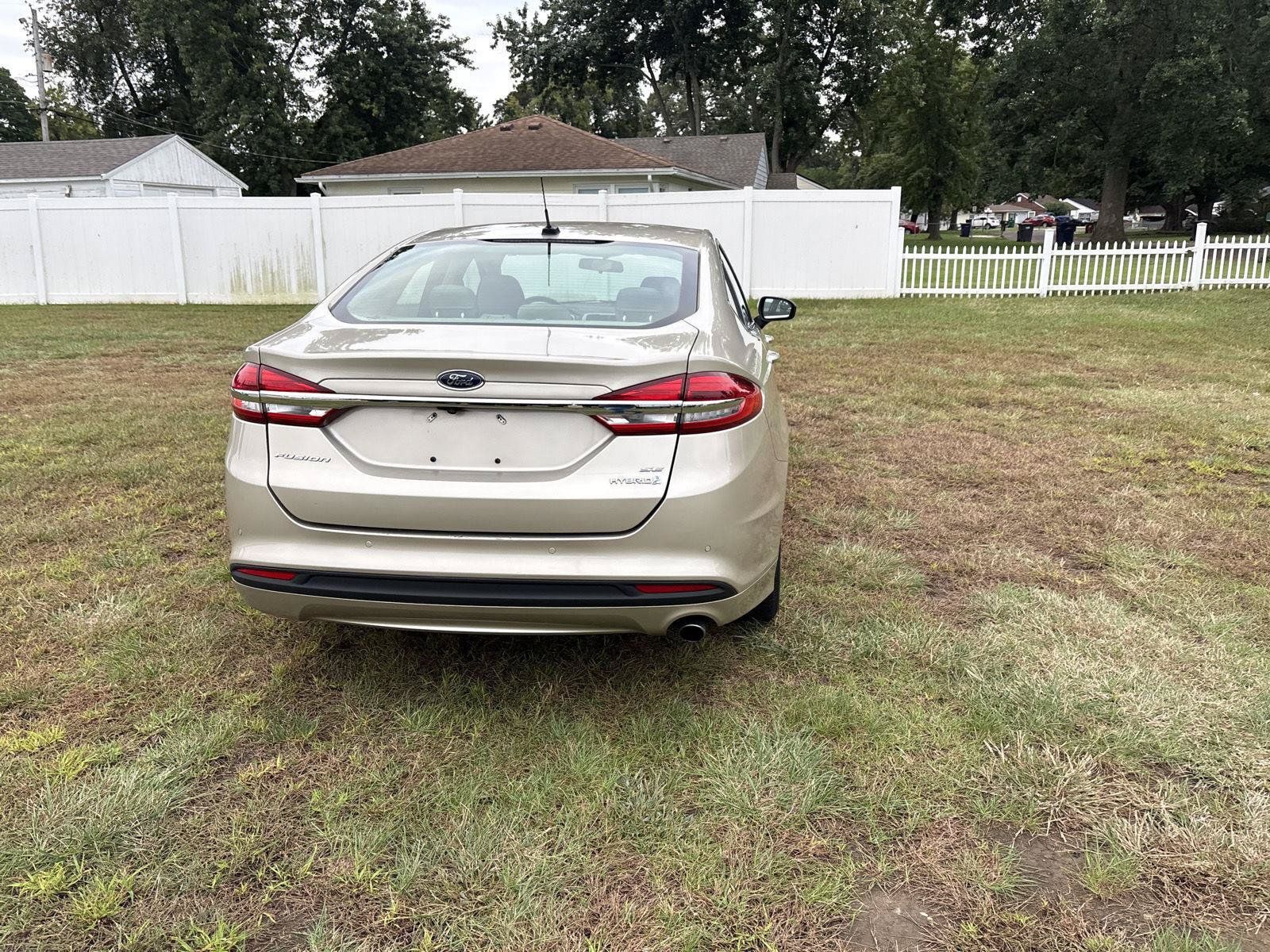 Used 2018 Ford Fusion SE FWD image 6