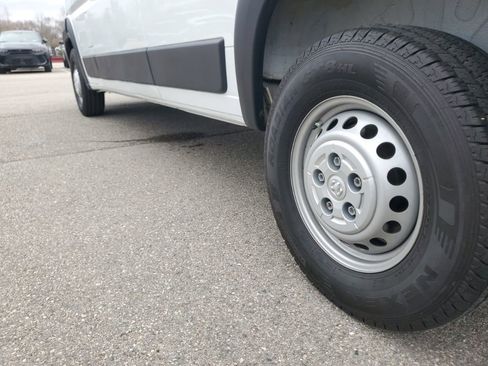 Used 2025 RAM ProMaster 2500 w/ Convenience Group image 28