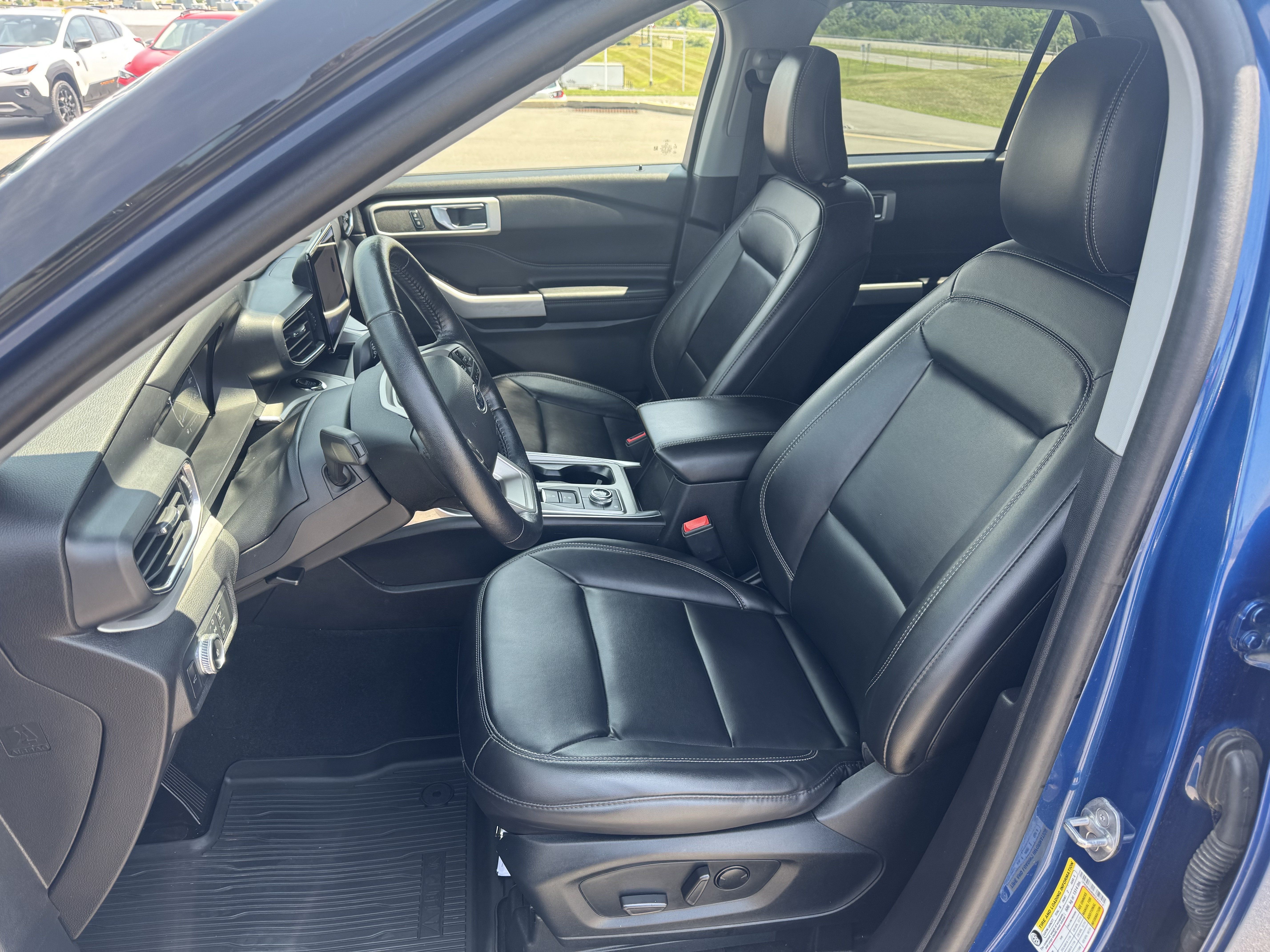Used 2022 Ford Explorer XLT w/ Equipment Group 202A AWD/4WD image 12