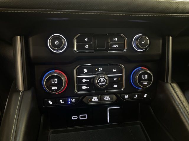 Used 2023 Chevrolet Tahoe Premier AWD/4WD image 18