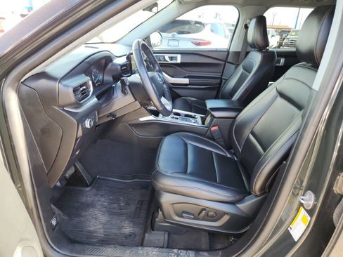 Used 2022 Ford Explorer XLT w/ Equipment Group 202A image 12