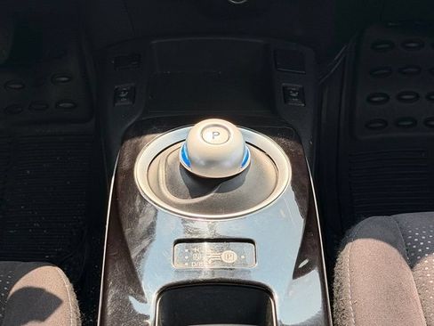 Used 2013 Nissan Leaf SV w/ LED & Quick Charge Pkg FWD image 12