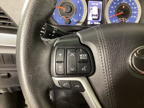 Used 2020 Toyota Sienna SE FWD image 20