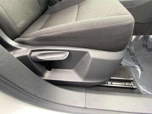 Used 2017 Volkswagen Tiguan S image 19