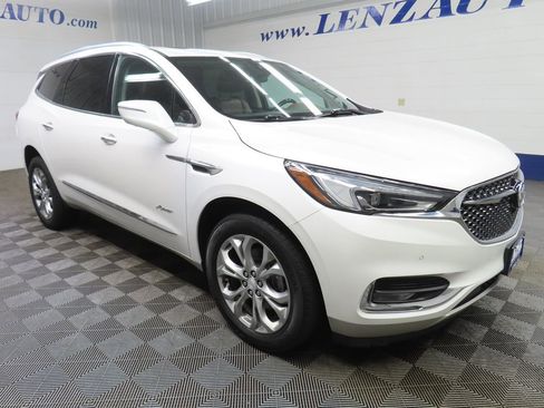 Used 2018 Buick Enclave Avenir w/ Avenir Technology Package AWD/4WD image 3