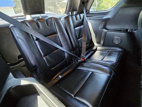 Used 2017 Ford Explorer XLT w/ Equipment Group 202A FWD image 21