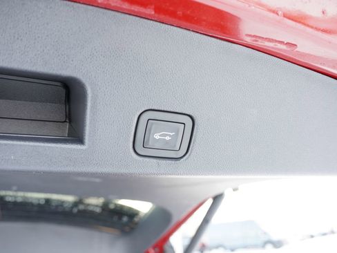 Certified 2025 GMC Acadia Denali image 23