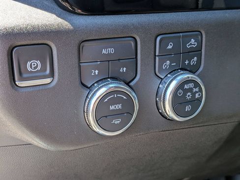 Used 2025 GMC Sierra 1500 SLT AWD/4WD image 17
