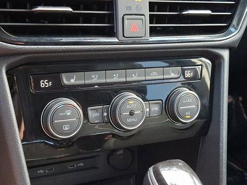 Used 2024 Volkswagen Taos SE image 17