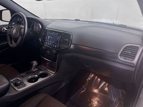 Used 2020 Jeep Grand Cherokee Laredo image 26