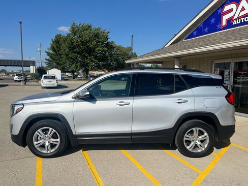 Used 2020 GMC Terrain SLE w/ Driver Convenience Package image 4