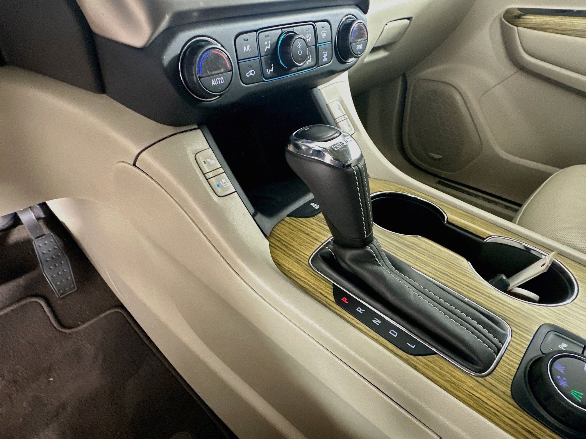 Used 2018 GMC Acadia Denali w/ Technology Package FWD image 25