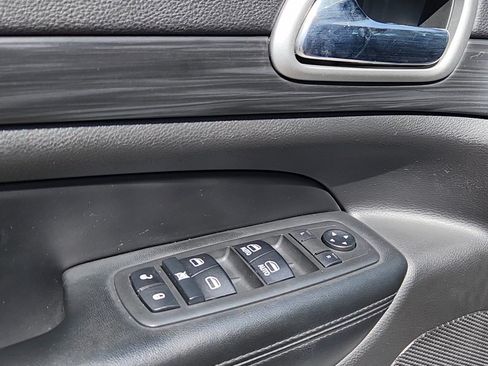 Used 2019 Jeep Grand Cherokee Altitude AWD/4WD image 23